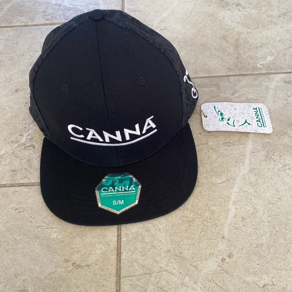 Canna Black Snapback